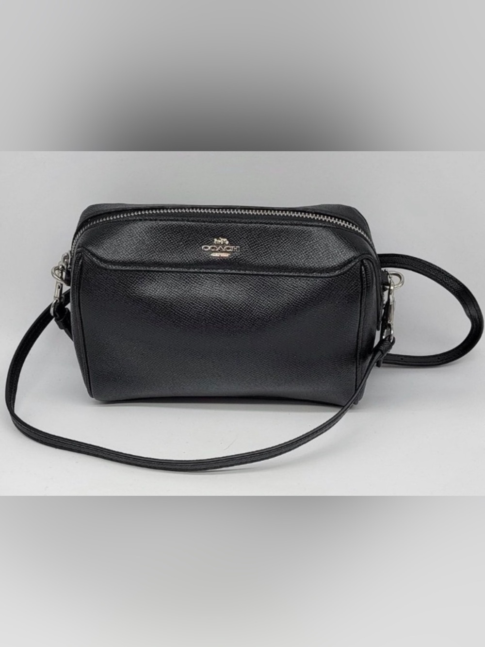 Like new Coach Bennett Crossbody F76629 Black gold